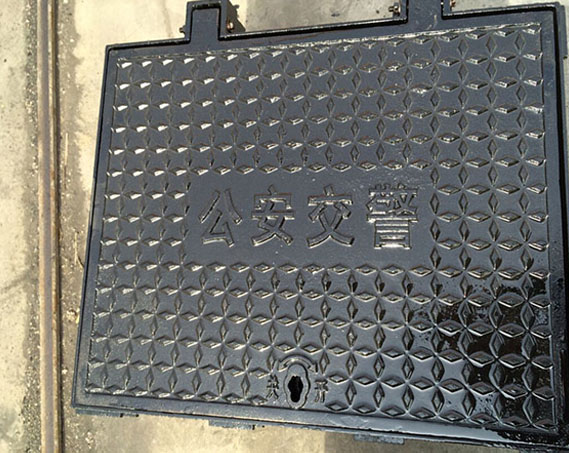 Ductile iron manhole cover